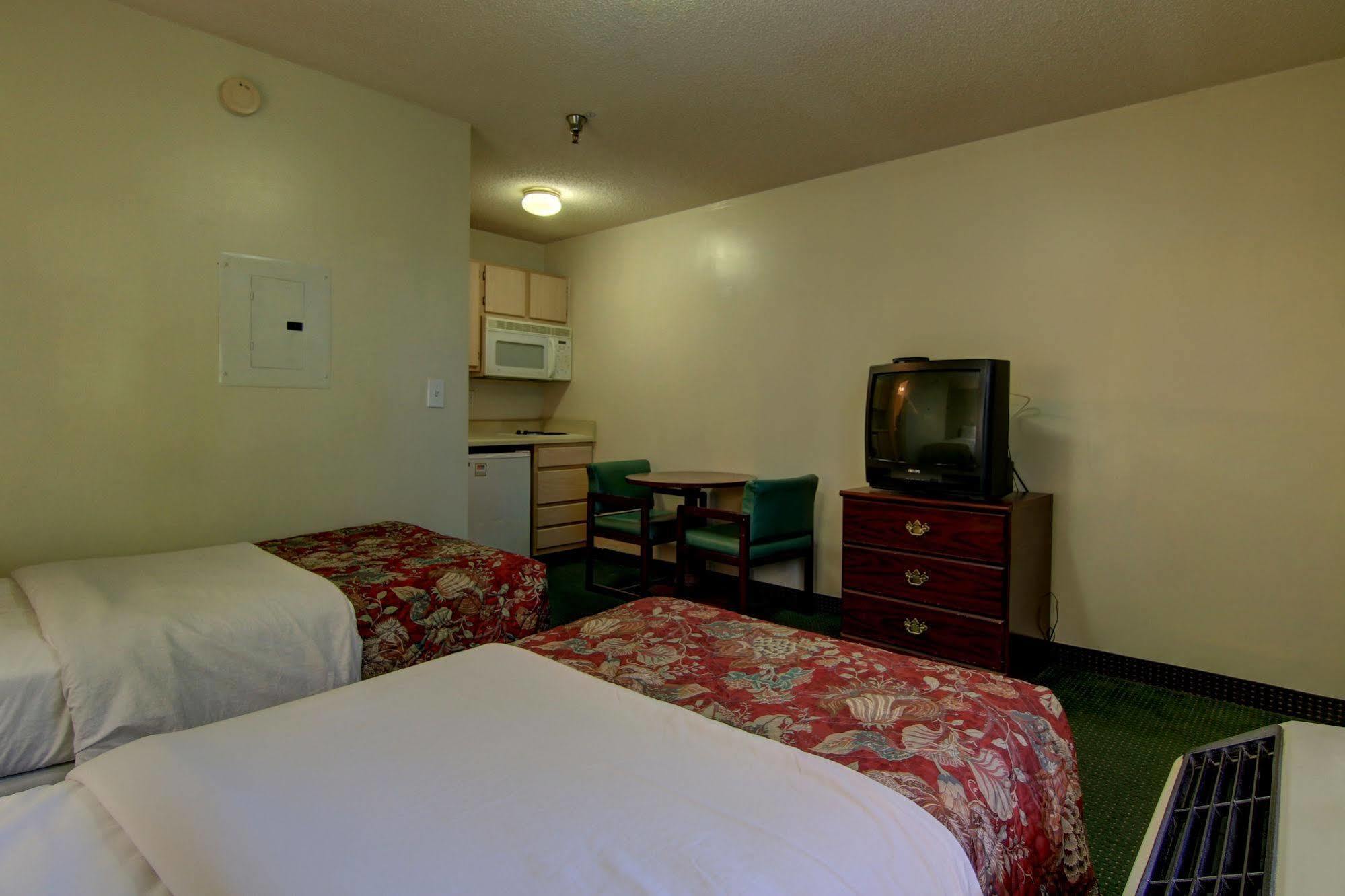 Intown Suites Extended Stay Raleigh Nc- Capital Blvd Екстериор снимка